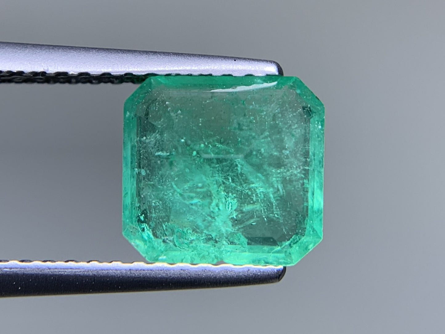 エメラルド 天然  1.548ct  中央宝石ソーティング付き  7.80㎜×7.38㎜×3.92㎜  ルース（ 裸石 ） 6052Y
