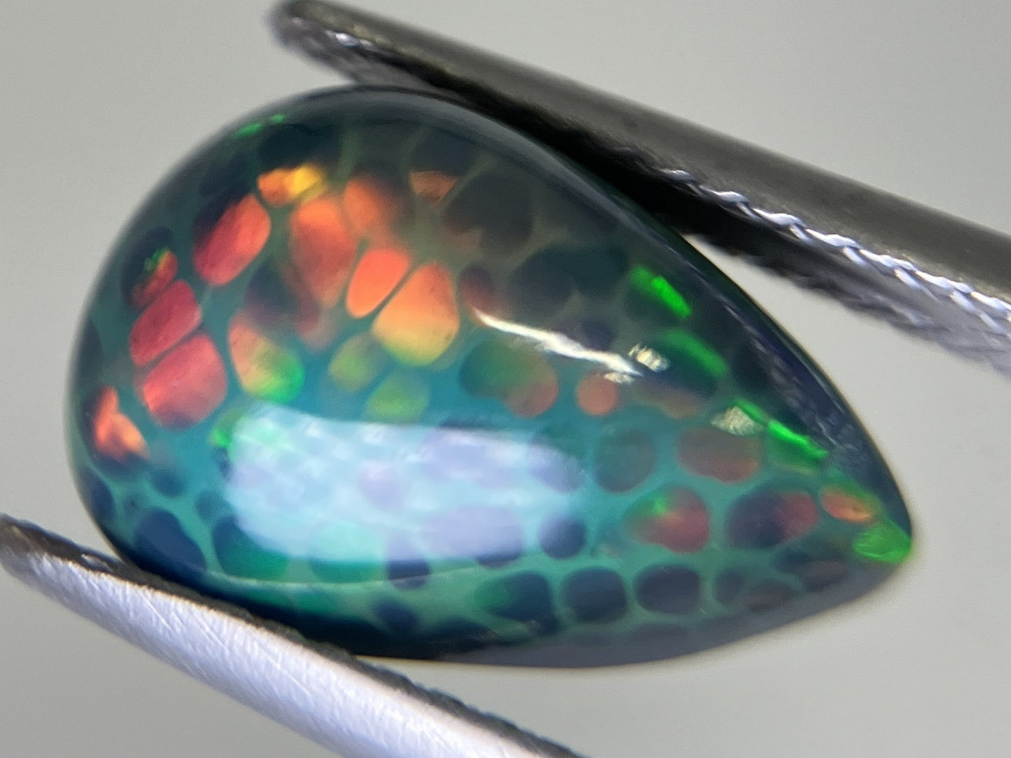 ハニカムブラックオパール（黒色化） 3.119ct 宝石ソーティング付き  12.7㎜×8.7㎜×5.8㎜  ルース（ 裸石 ） 3412YY