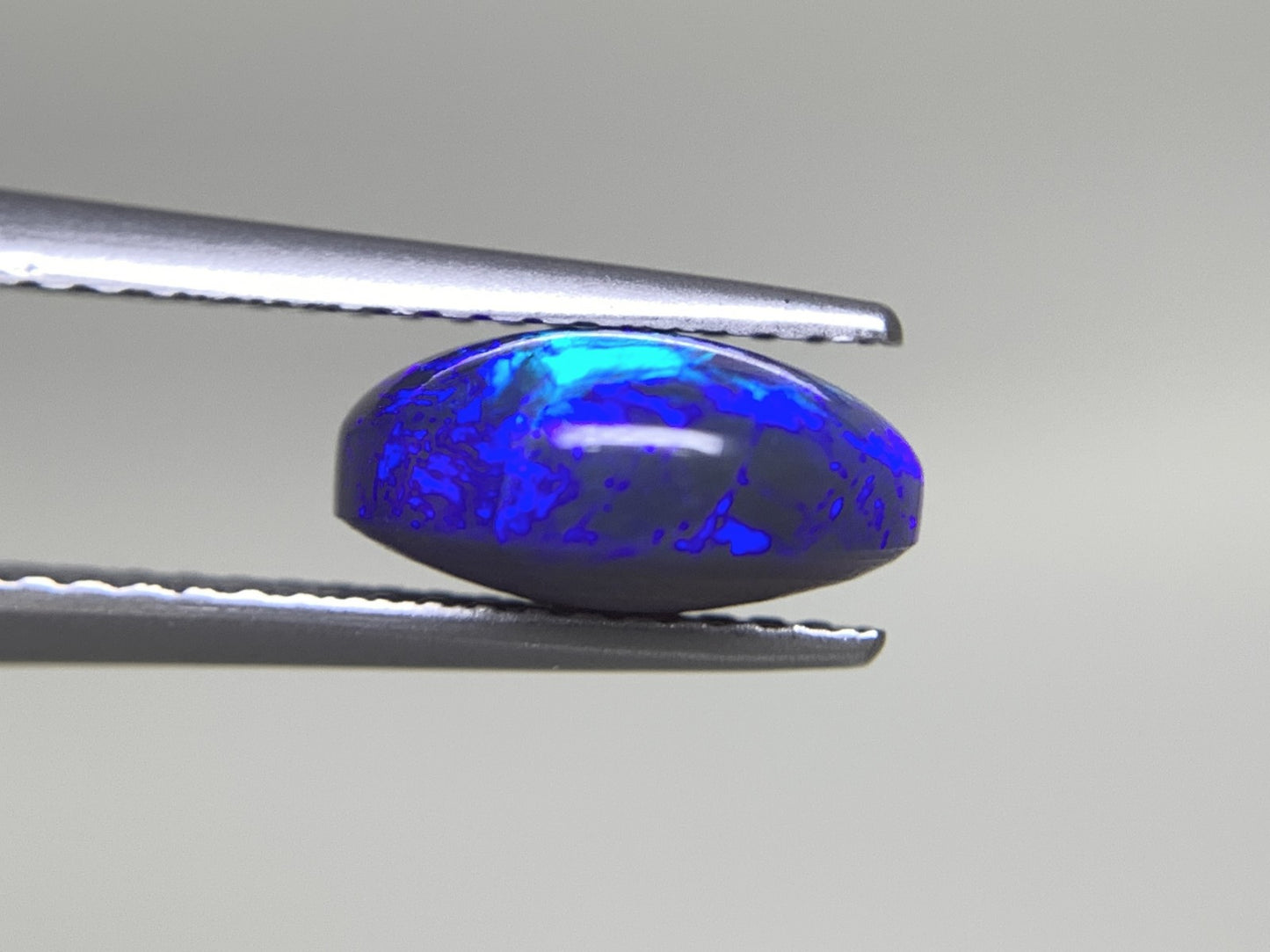 ブラックオパール 2.261ct 宝石ソーティング付き  9.7㎜×8.5㎜×4.7㎜  ルース（ 裸石 ） 3085Y