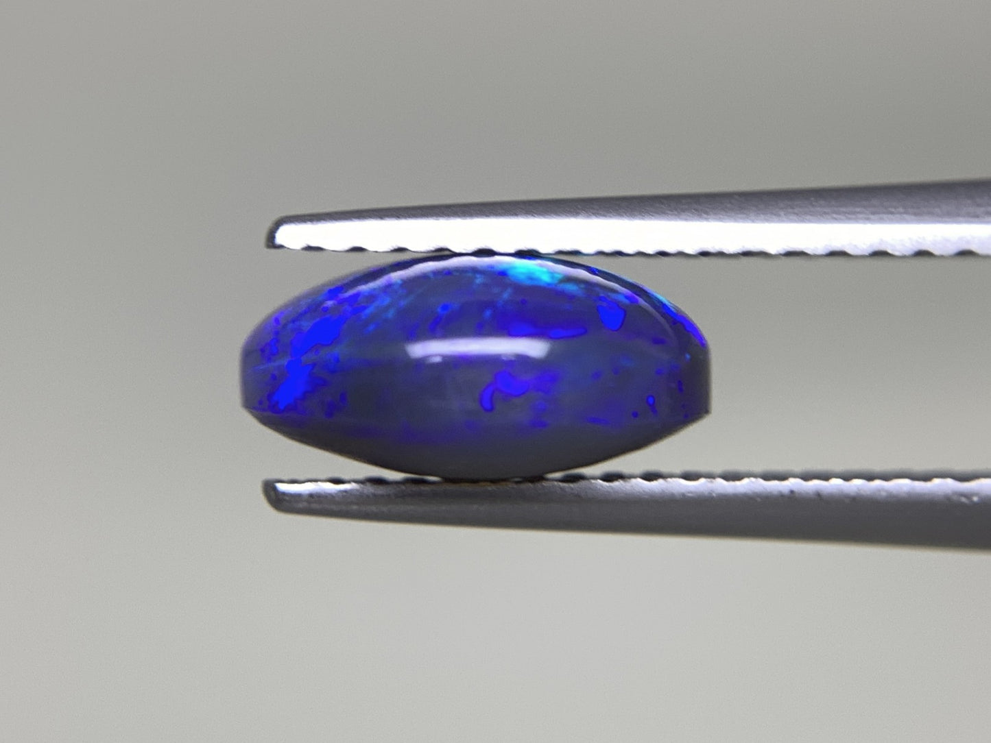 ブラックオパール 2.261ct 宝石ソーティング付き  9.7㎜×8.5㎜×4.7㎜  ルース（ 裸石 ） 3085Y