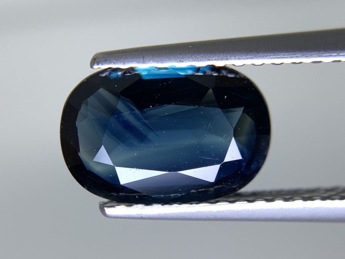 サファイア 天然 2.048ct 宝石ソーティング付き 9.7㎜×6.6㎜×3.2㎜ ルース（ 裸石 ） 2250Y
