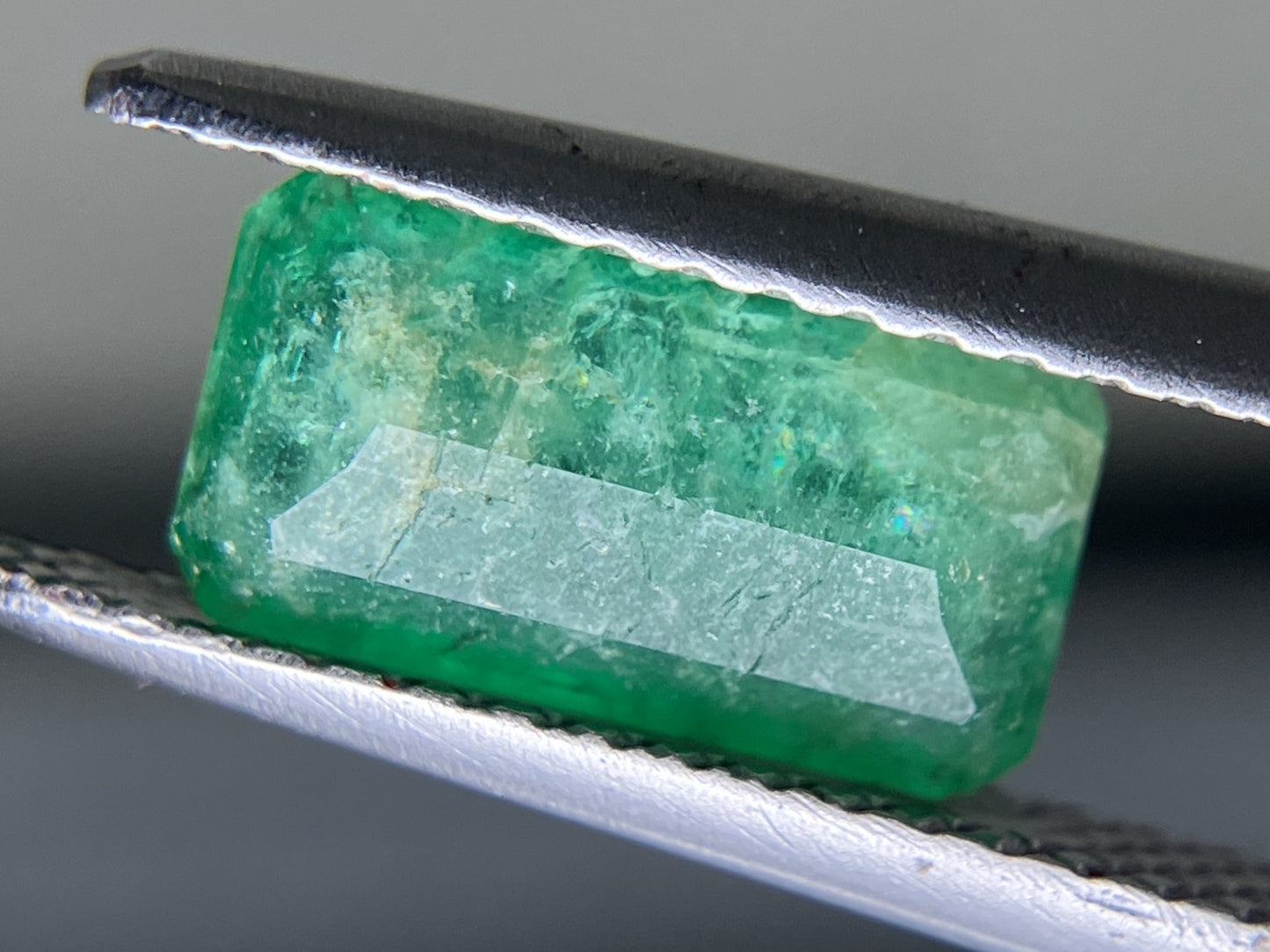 エメラルド  1.309ct  宝石ソーティング付き  9.3㎜×5.1㎜×3.1㎜  ルース（ 裸石 ） 3272YY