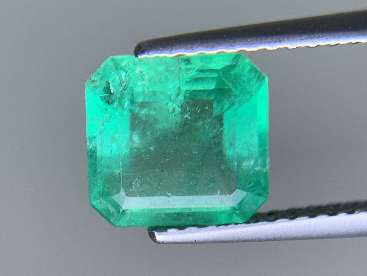 エメラルド 天然  1.548ct  中央宝石ソーティング付き  7.80㎜×7.38㎜×3.92㎜  ルース（ 裸石 ） 6052Y