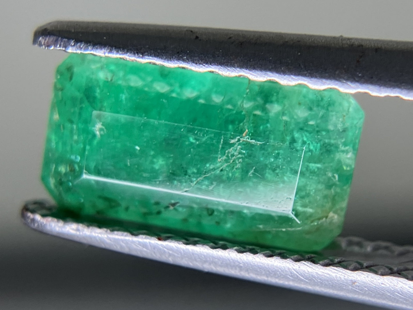 エメラルド  1.309ct  宝石ソーティング付き  9.3㎜×5.1㎜×3.1㎜  ルース（ 裸石 ） 3272YY
