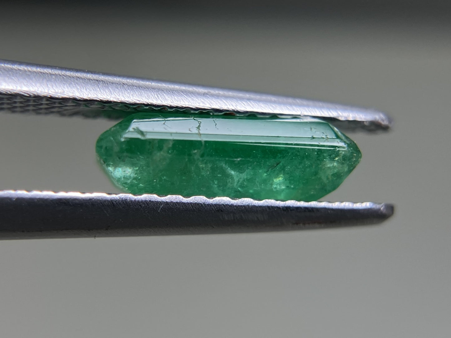 エメラルド  1.309ct  宝石ソーティング付き  9.3㎜×5.1㎜×3.1㎜  ルース（ 裸石 ） 3272YY
