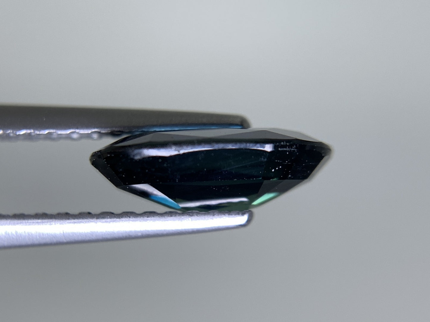 サファイア 天然 2.048ct 宝石ソーティング付き 9.7㎜×6.6㎜×3.2㎜ ルース（ 裸石 ） 2250Y