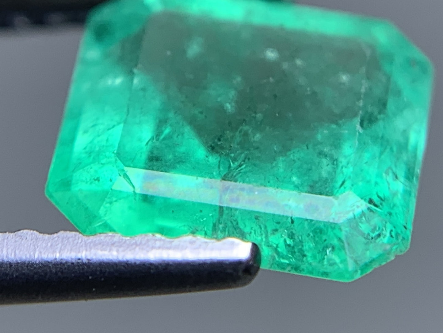 エメラルド 天然  1.548ct  中央宝石ソーティング付き  7.80㎜×7.38㎜×3.92㎜  ルース（ 裸石 ） 6052Y
