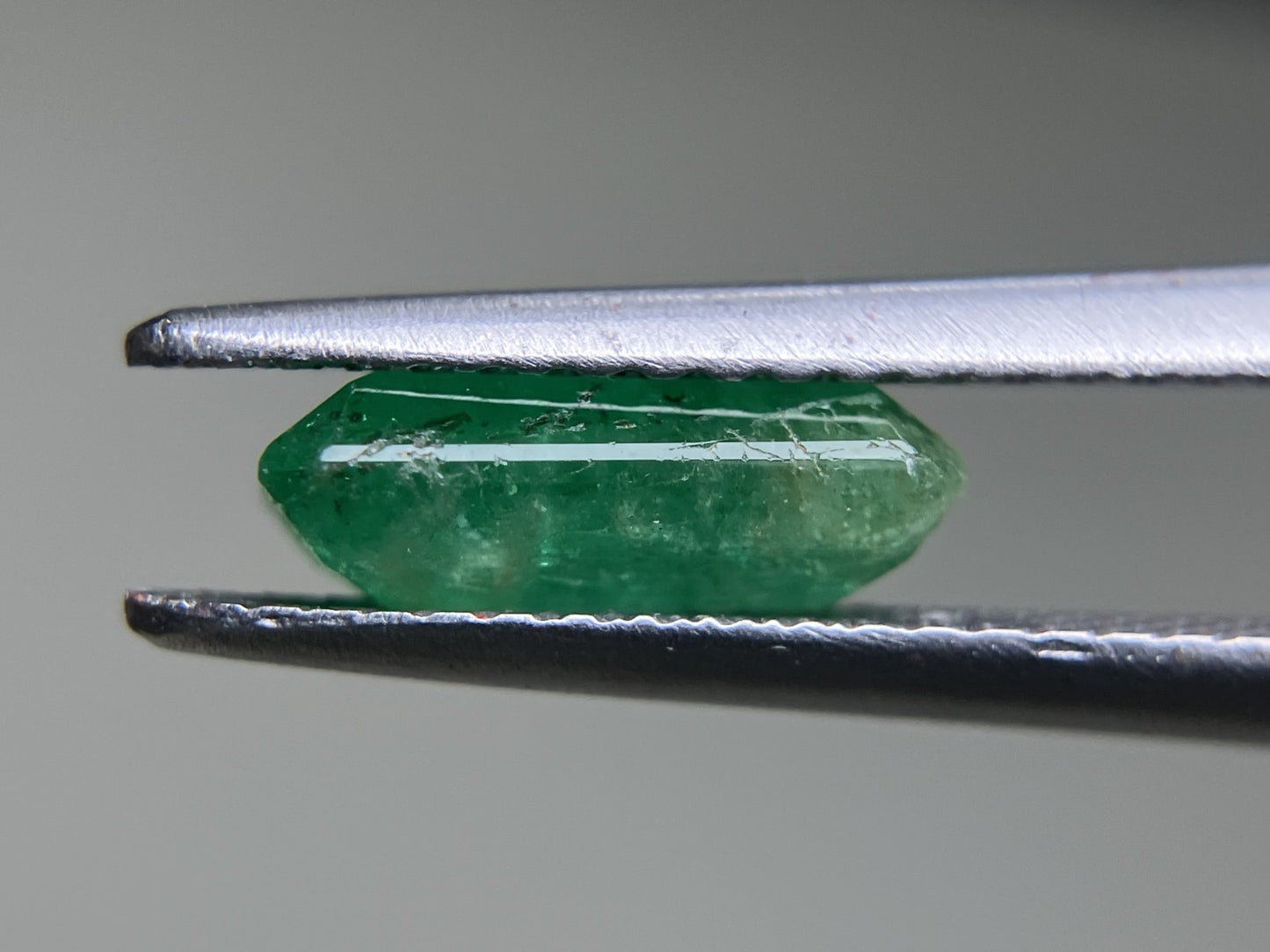 エメラルド  1.309ct  宝石ソーティング付き  9.3㎜×5.1㎜×3.1㎜  ルース（ 裸石 ） 3272YY