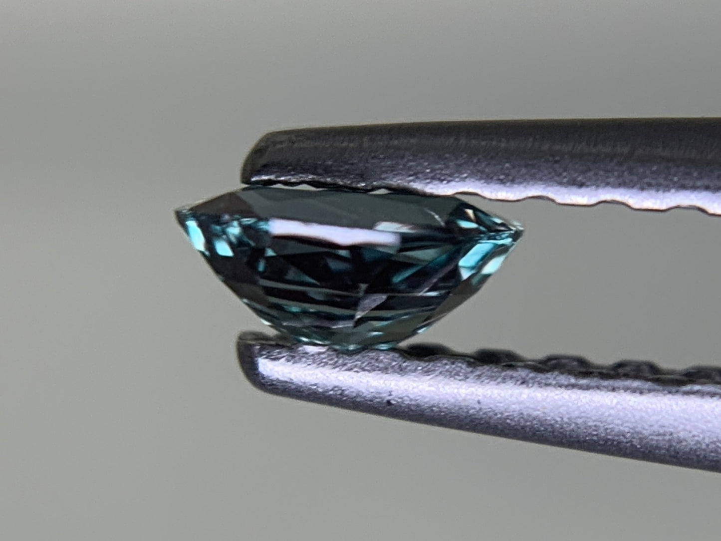 アレキサンドライト 0.194ct  中央宝石ソーティング付き  4.22㎜×3.16㎜×1.96㎜  ルース（ 裸石 ） 3813Y