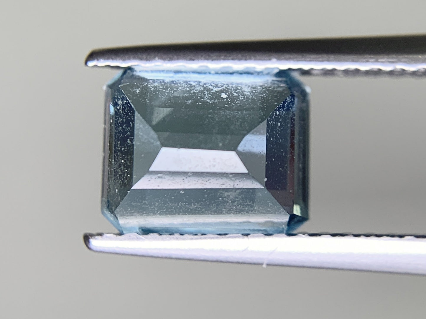 アクアマリン 1.841ct  宝石ソーティング付き  7.7㎜×6.6㎜×4.8㎜  ルース（ 裸石 ） 2016Y