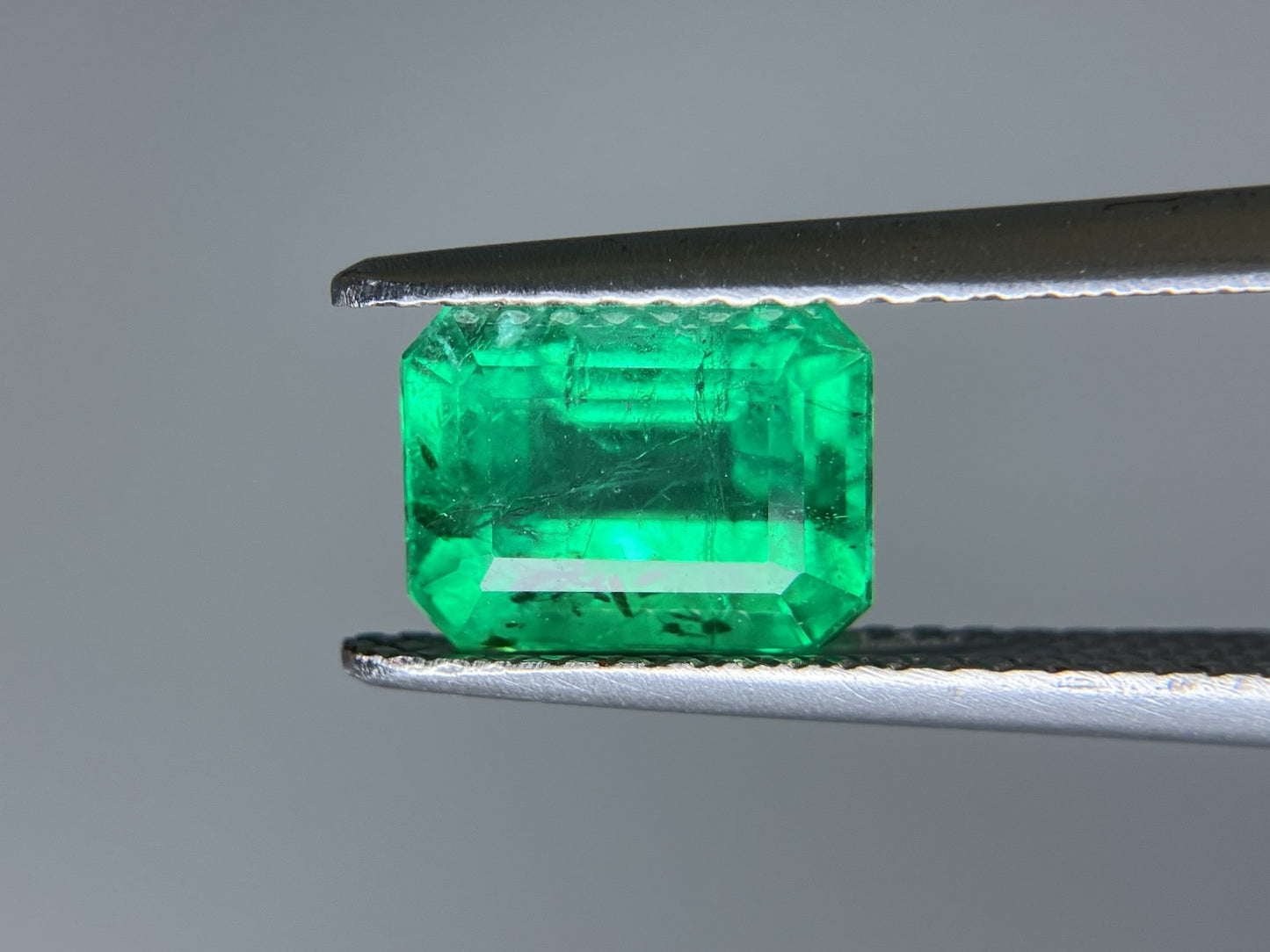 エメラルド 2.008ct 宝石ソーティング付き 7.8㎜×6.0㎜×5.2㎜ ルース（ 裸石 ） 3423S