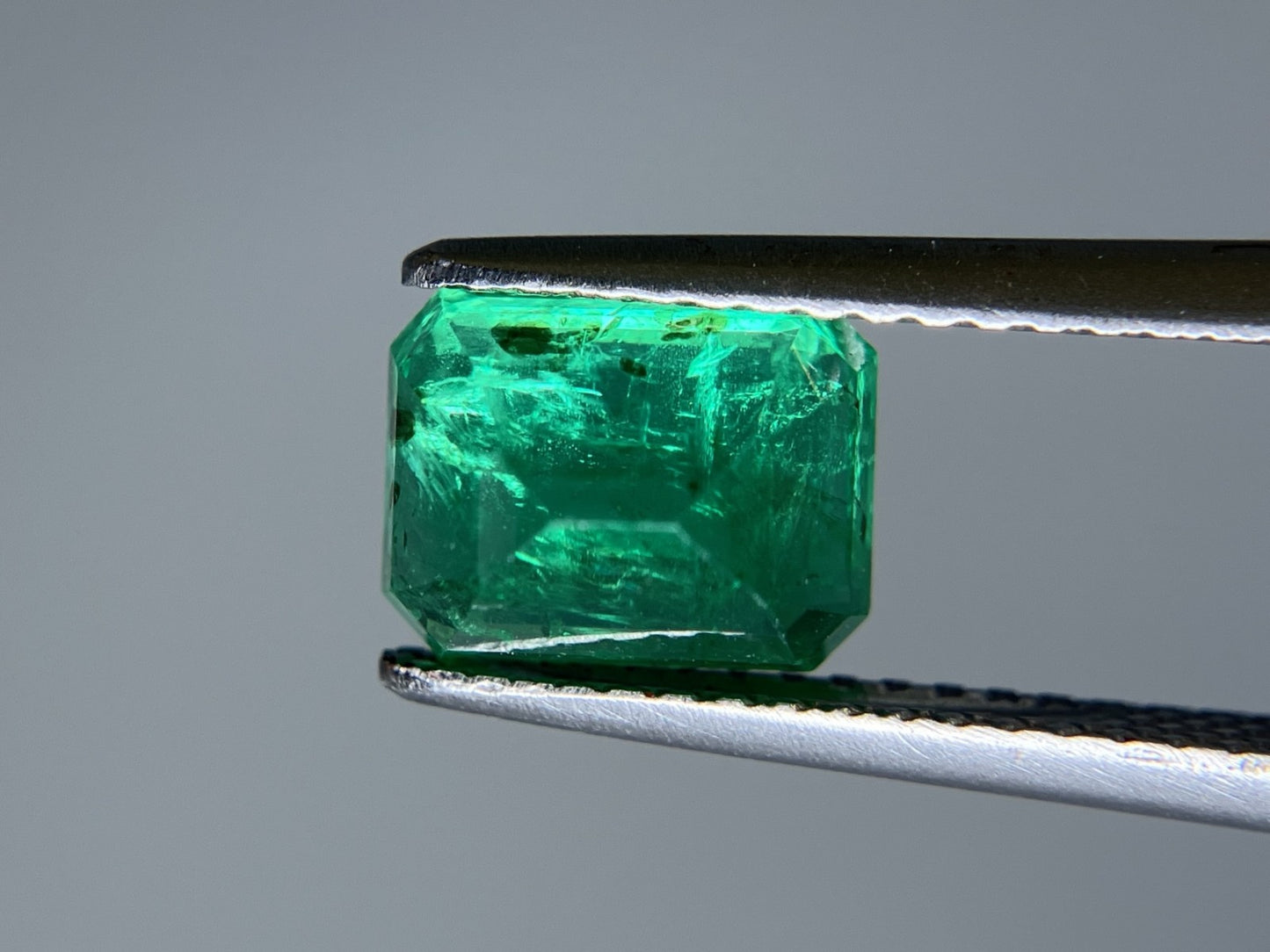 エメラルド 2.008ct 宝石ソーティング付き 7.8㎜×6.0㎜×5.2㎜ ルース（ 裸石 ） 3423S
