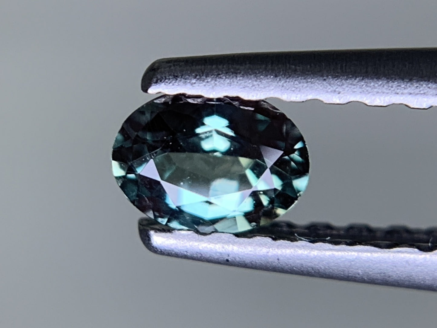 アレキサンドライト 0.194ct  中央宝石ソーティング付き  4.22㎜×3.16㎜×1.96㎜  ルース（ 裸石 ） 3813Y