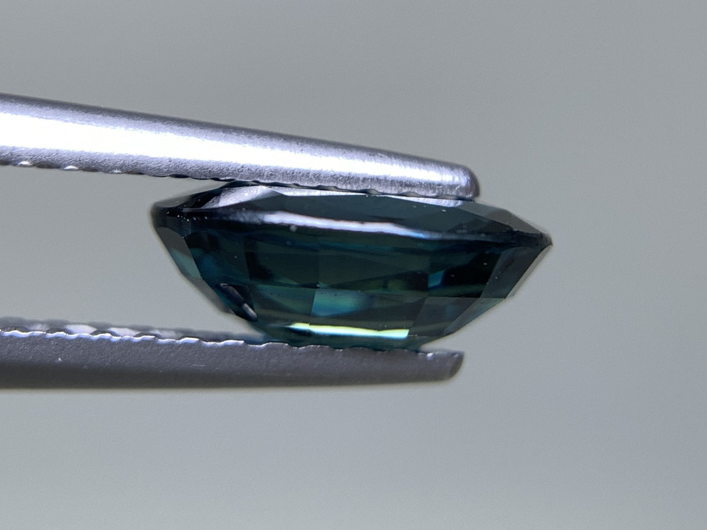 サファイア 天然 1.614ct 宝石ソーティング付き 8.1㎜×6.2㎜×3.2㎜ ルース（ 裸石 ） 2030Y