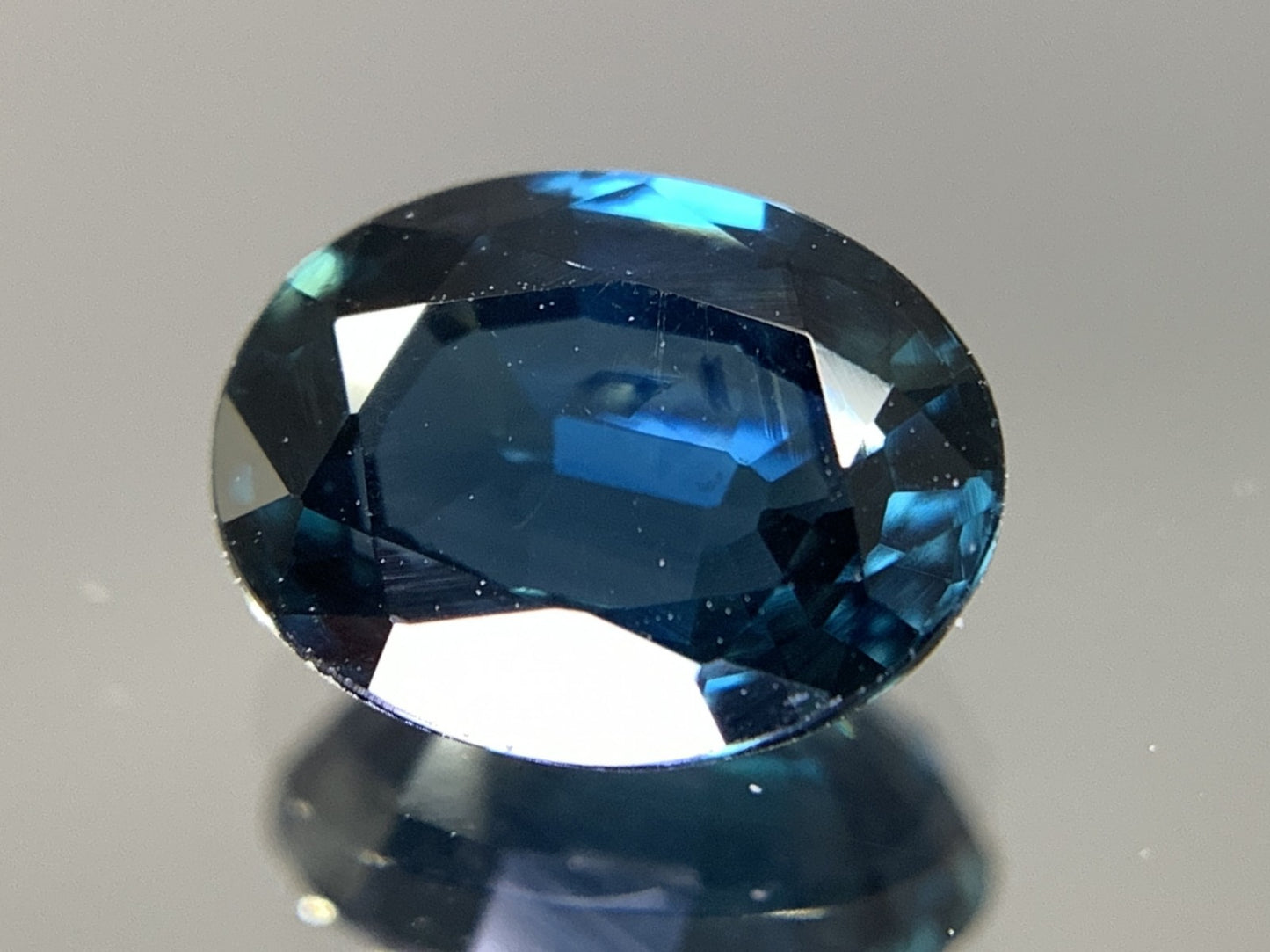 サファイア 天然 1.614ct 宝石ソーティング付き 8.1㎜×6.2㎜×3.2㎜ ルース（ 裸石 ） 2030Y