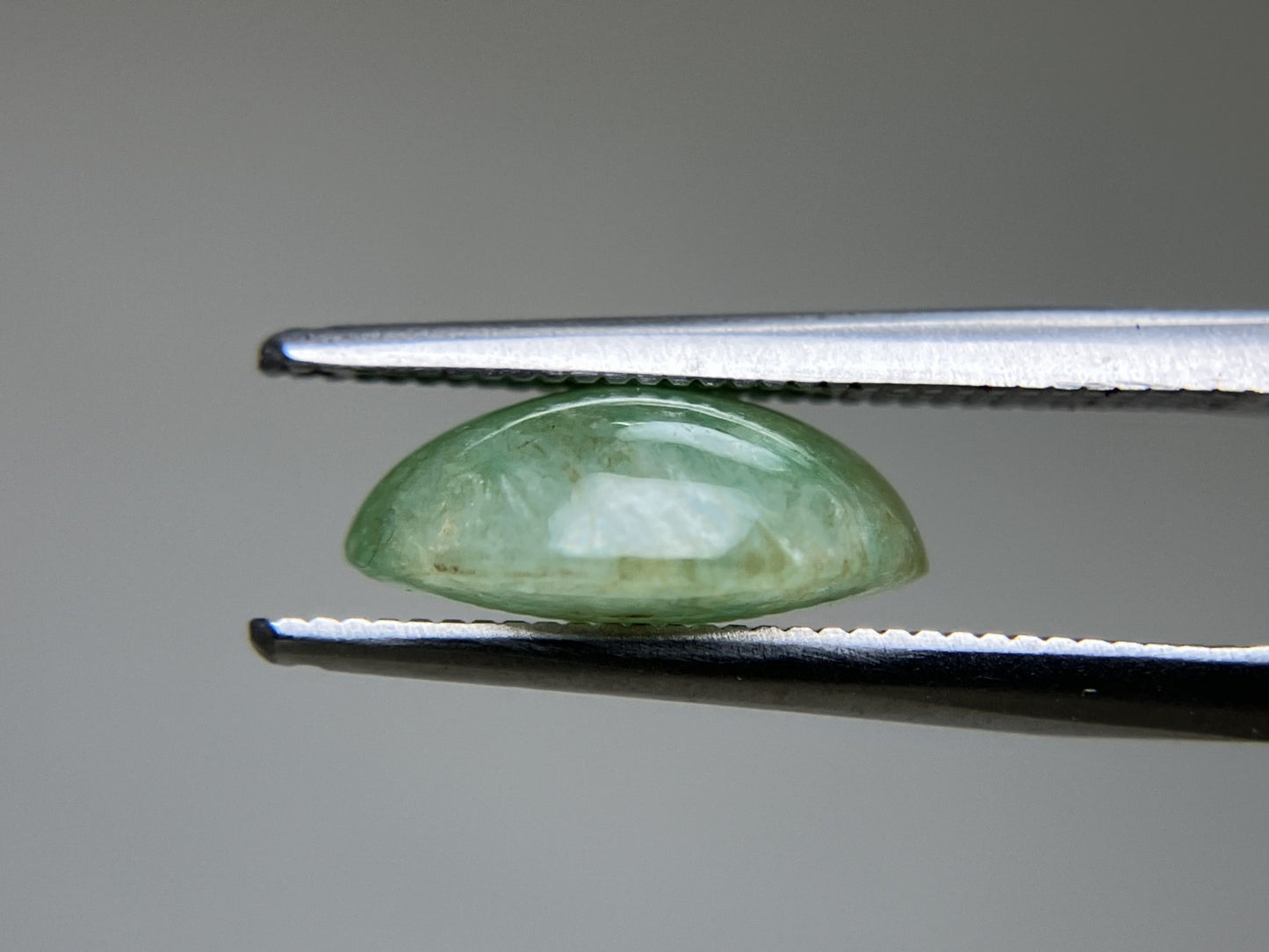 ひすい（ヒスイ 翡翠） 3.756ct 宝石ソーティング付き 11.2㎜×8.8㎜×4.5㎜ ルース（ 裸石 ） 4659YY