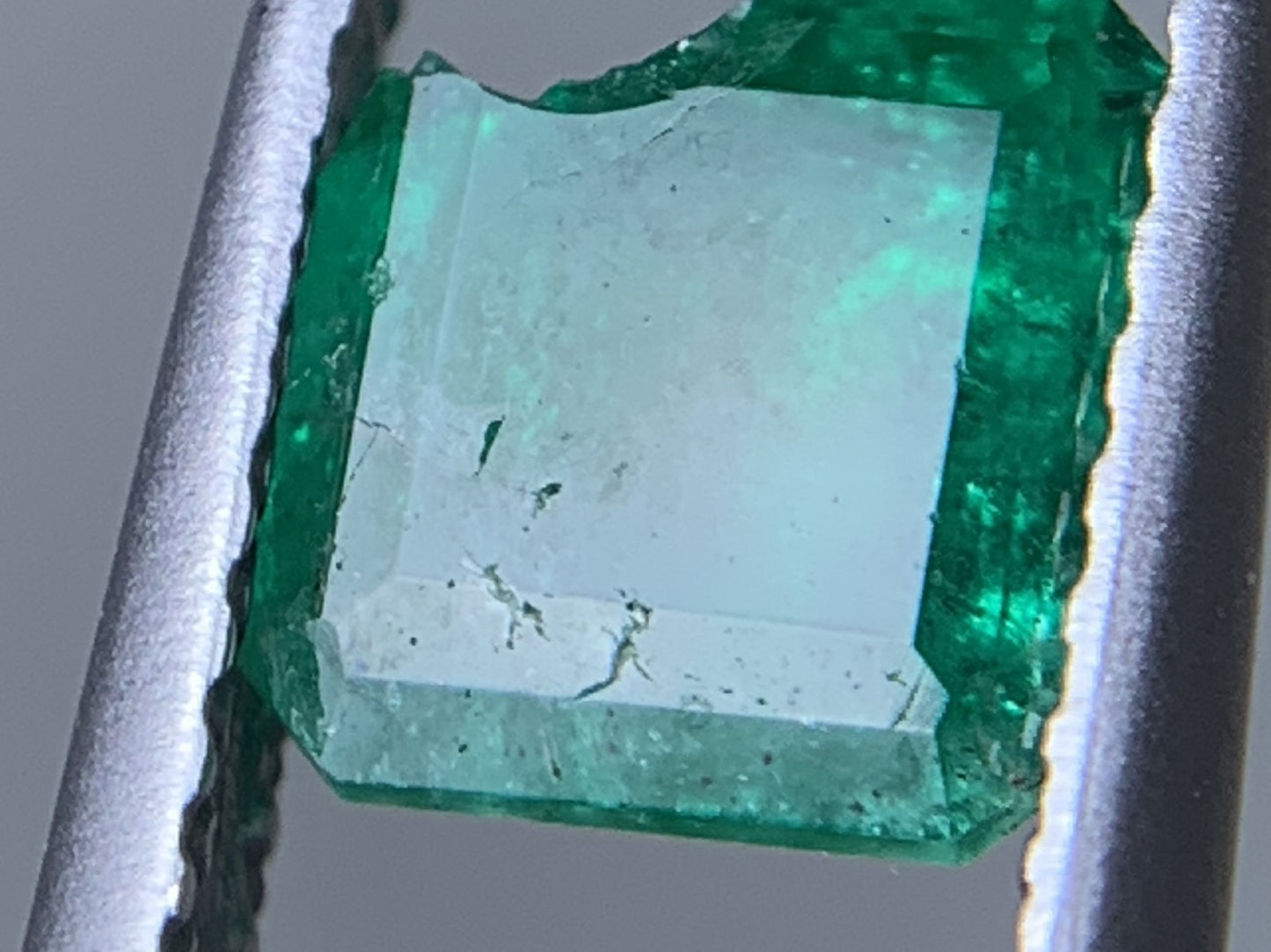 エメラルド 天然  0.976ct  宝石ソーティング付き  6.2㎜×5.9㎜×3.9㎜ ルース（ 裸石 ）  6146Y