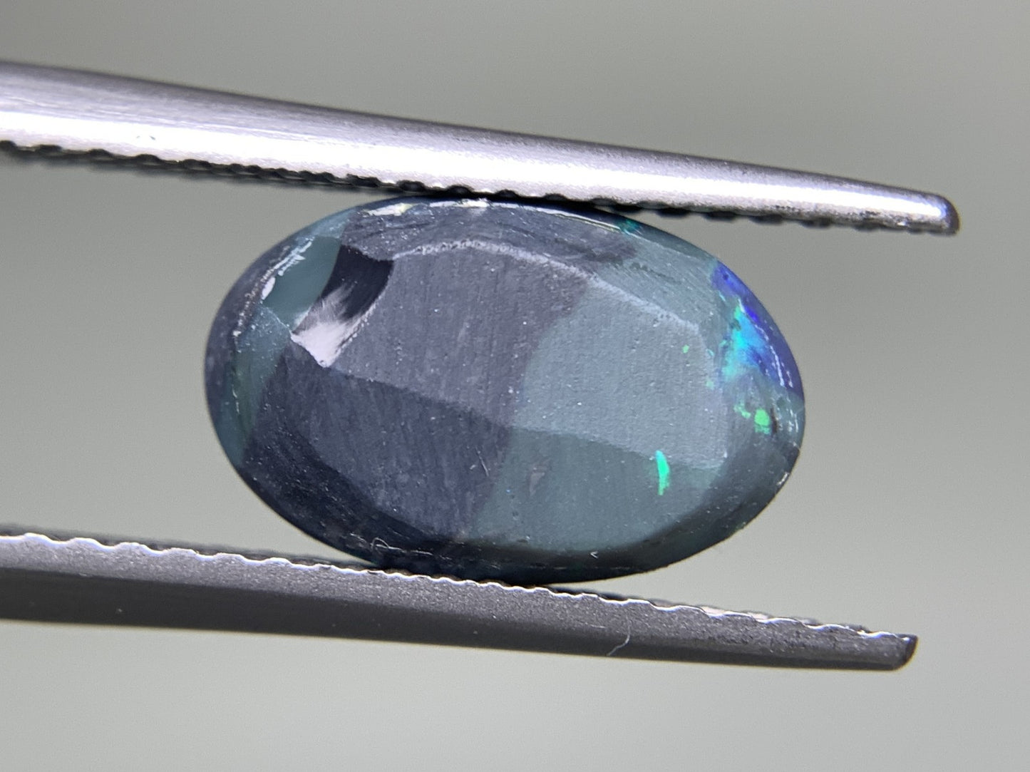 ブラックオパール 2.175ct 宝石ソーティング付き  10.8㎜×6.9㎜×4.5㎜  ルース（ 裸石 ） 2599Y