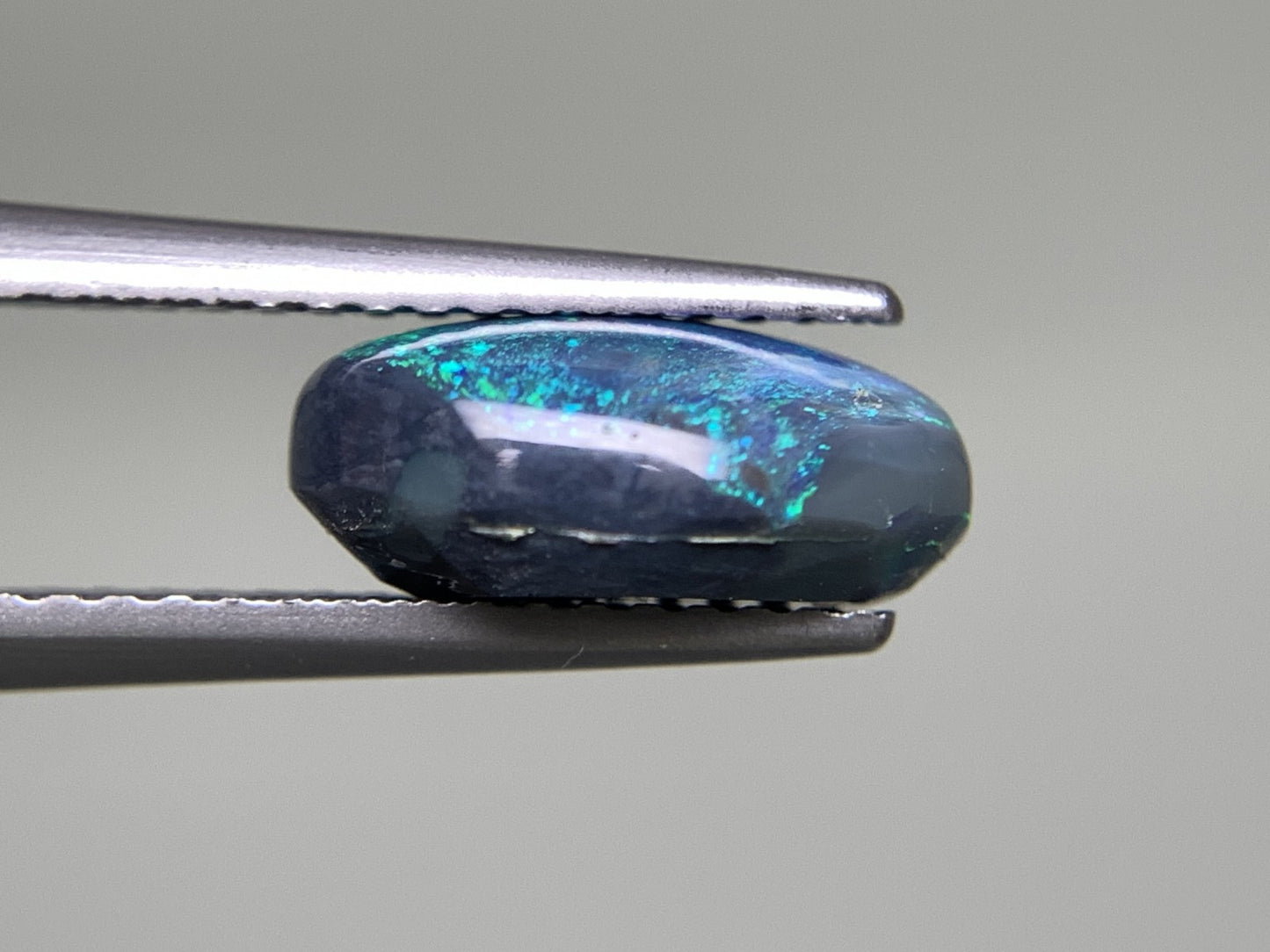 ブラックオパール 2.175ct 宝石ソーティング付き  10.8㎜×6.9㎜×4.5㎜  ルース（ 裸石 ） 2599Y