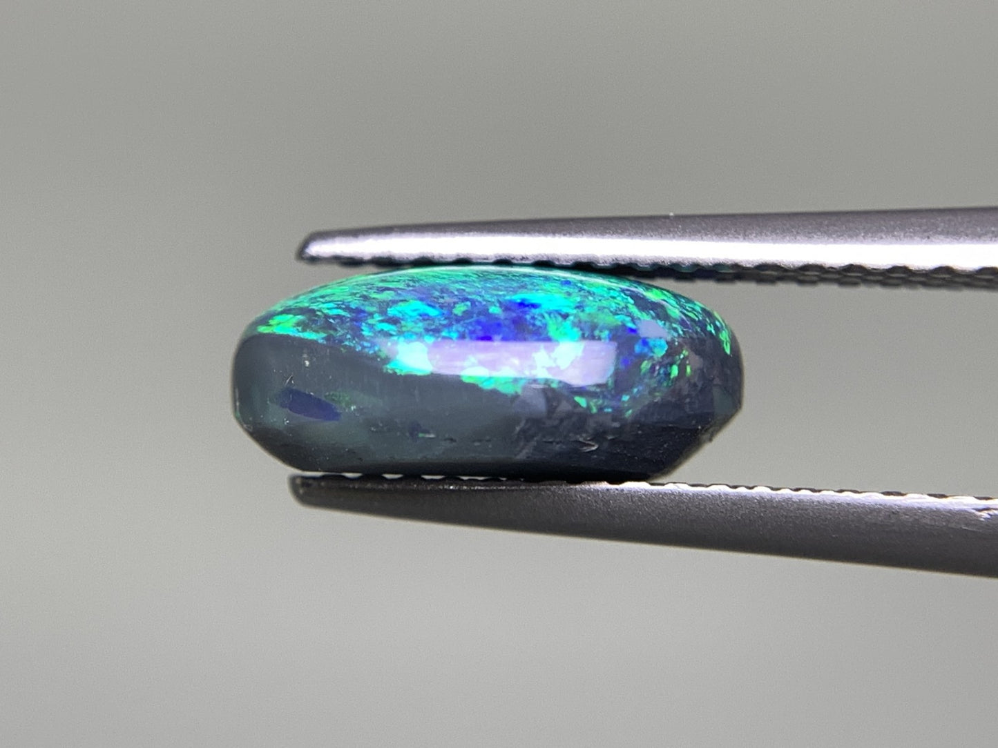ブラックオパール 2.175ct 宝石ソーティング付き  10.8㎜×6.9㎜×4.5㎜  ルース（ 裸石 ） 2599Y