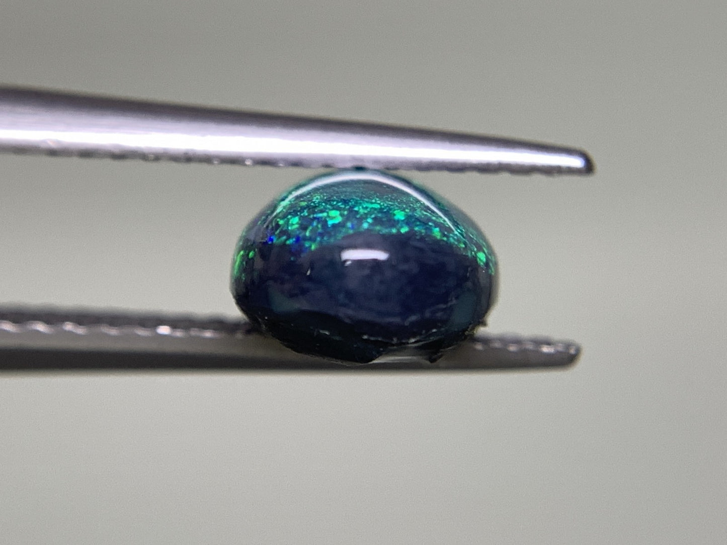 ブラックオパール 2.175ct 宝石ソーティング付き  10.8㎜×6.9㎜×4.5㎜  ルース（ 裸石 ） 2599Y