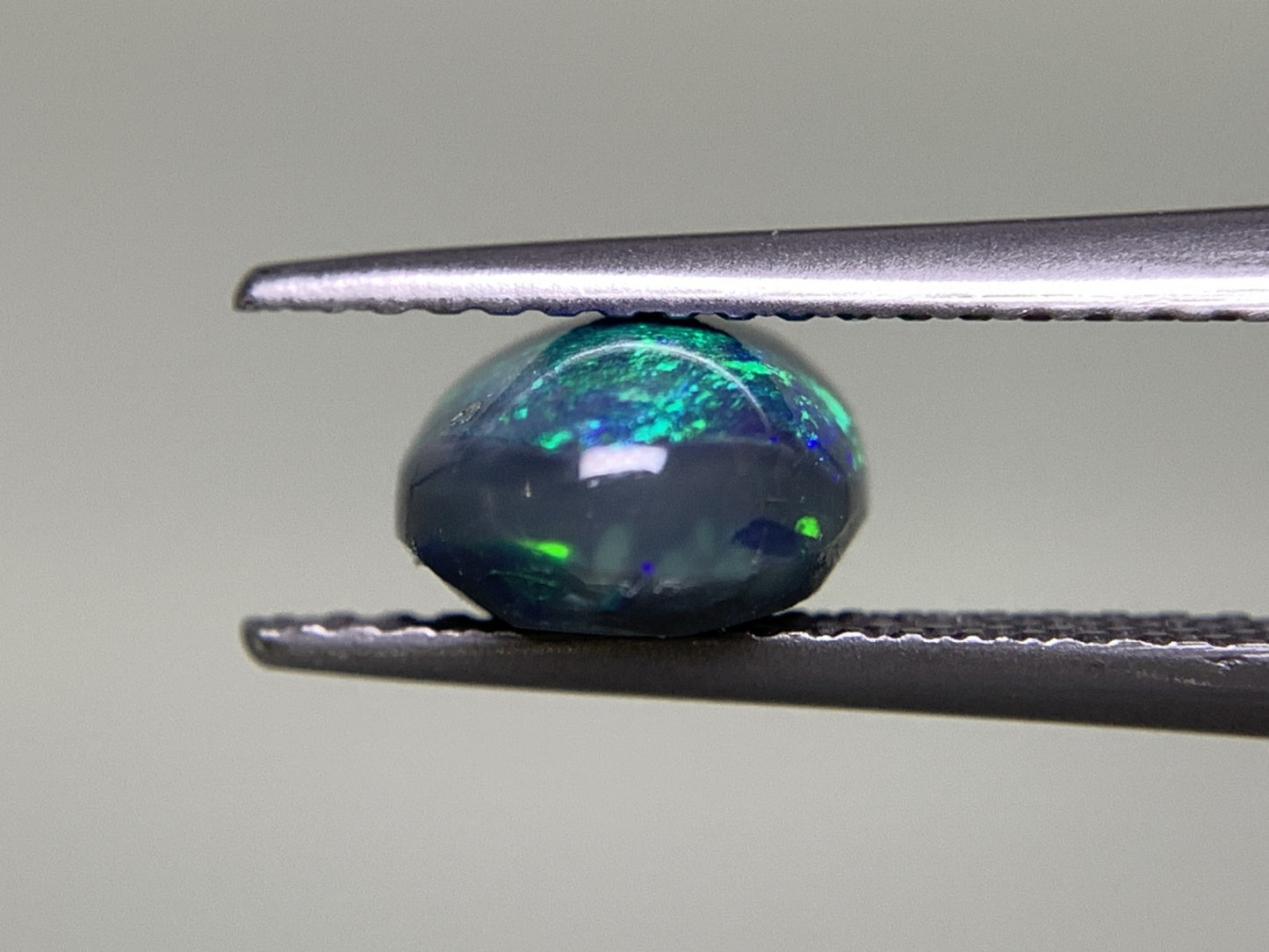 ブラックオパール 2.175ct 宝石ソーティング付き  10.8㎜×6.9㎜×4.5㎜  ルース（ 裸石 ） 2599Y