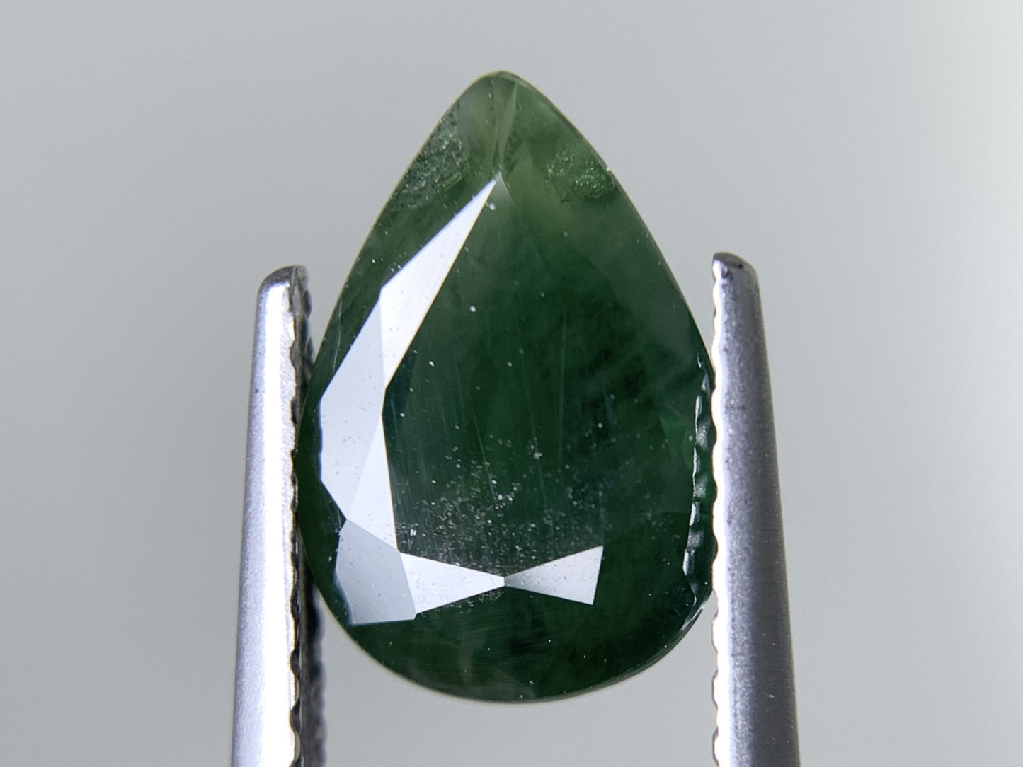 グリーンサファイア 天然 2.093ct 宝石ソーティング付き 9.7㎜×6.7㎜×3.8㎜ ルース（ 裸石 ） 8233Y
