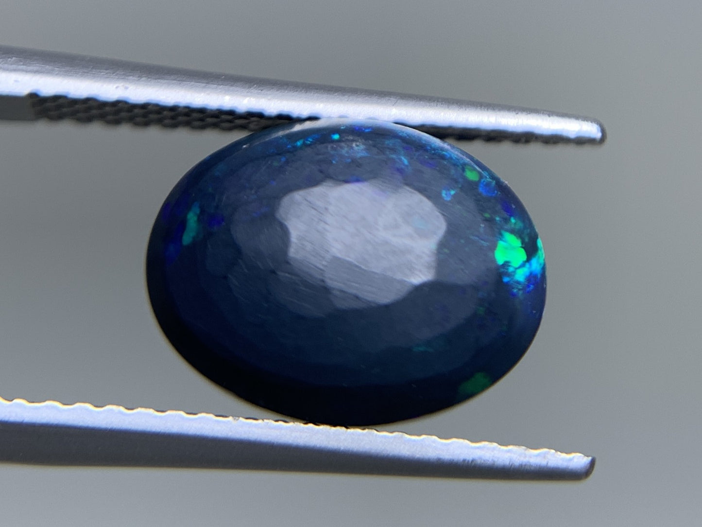 ブラックオパール 天然  3.802ct  中央宝石ソーティング付き  11.6㎜×9.0㎜×6.1㎜  ルース（ 裸石 ） 6065Y