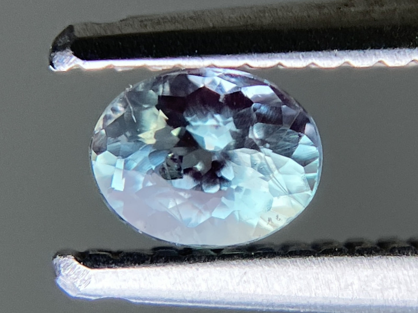 アレキサンドライト 0.232ct  中央宝石ソーティング付き  4.21㎜×3.25㎜×2.32㎜  天然 ルース（ 裸石 ） 4622YY