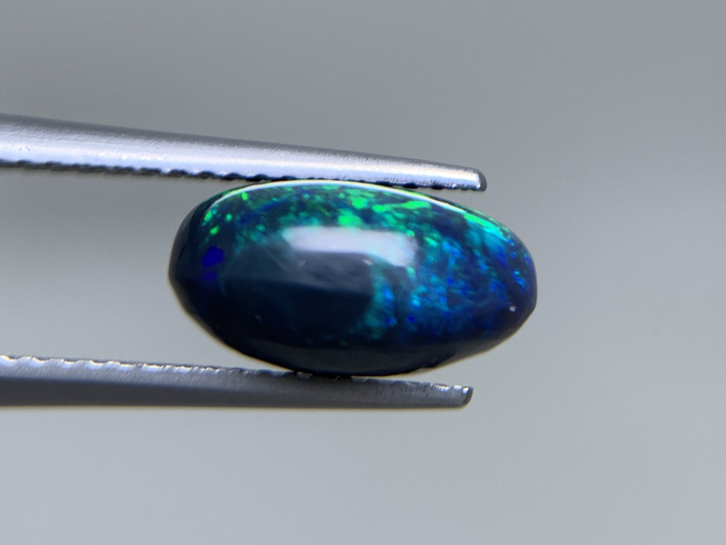 ブラックオパール 天然  3.802ct  中央宝石ソーティング付き  11.6㎜×9.0㎜×6.1㎜  ルース（ 裸石 ） 6065Y