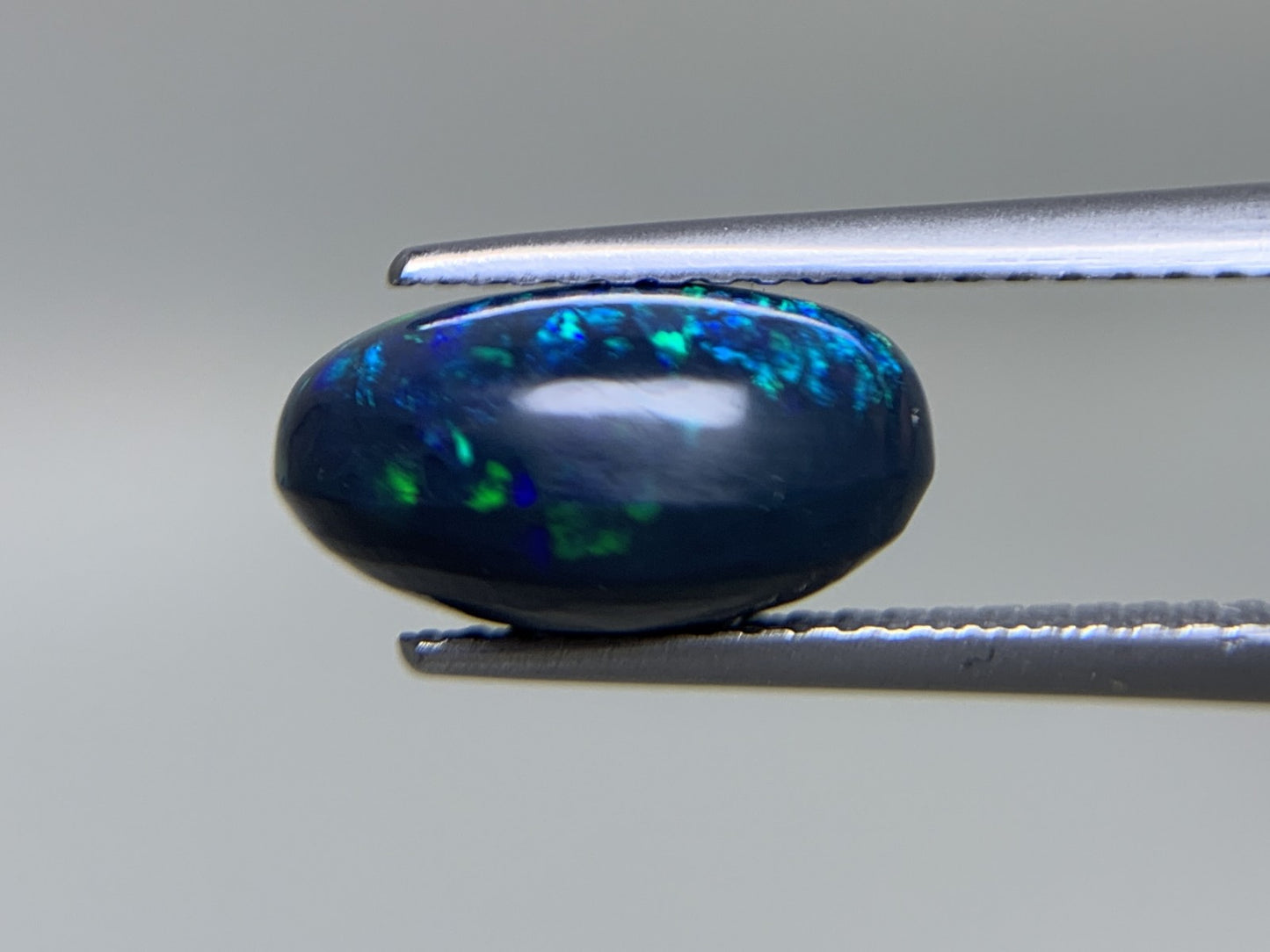 ブラックオパール 天然  3.802ct  中央宝石ソーティング付き  11.6㎜×9.0㎜×6.1㎜  ルース（ 裸石 ） 6065Y