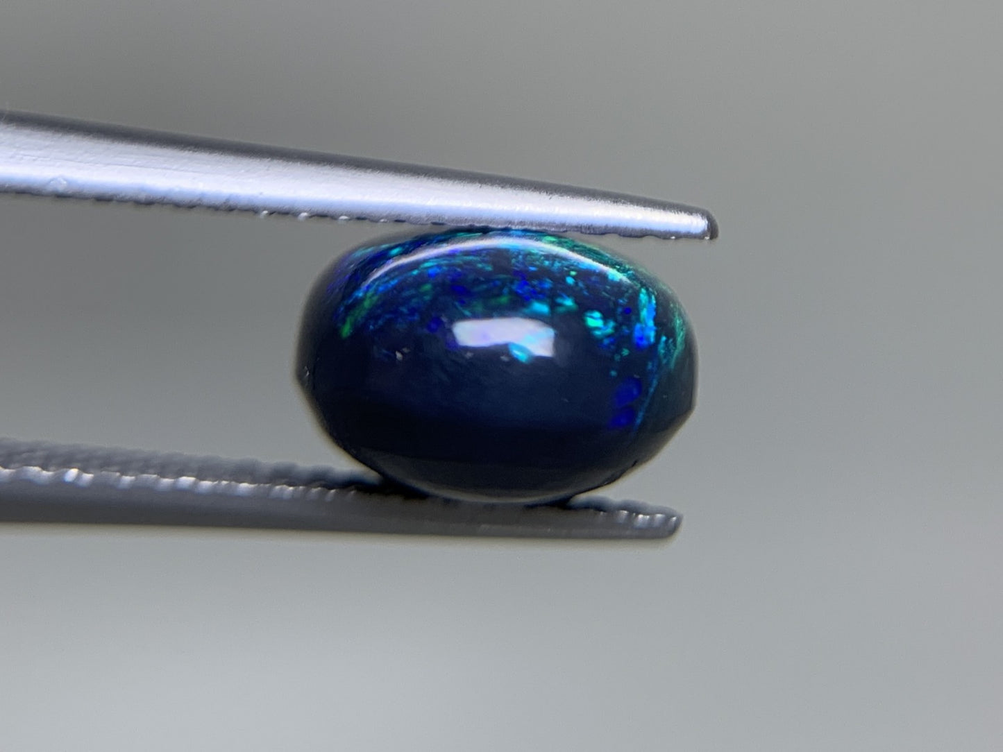 ブラックオパール 天然  3.802ct  中央宝石ソーティング付き  11.6㎜×9.0㎜×6.1㎜  ルース（ 裸石 ） 6065Y