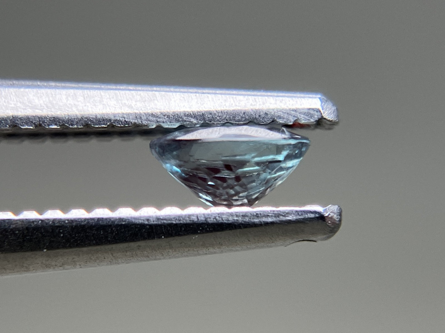 アレキサンドライト 0.232ct  中央宝石ソーティング付き  4.21㎜×3.25㎜×2.32㎜  天然 ルース（ 裸石 ） 4622YY