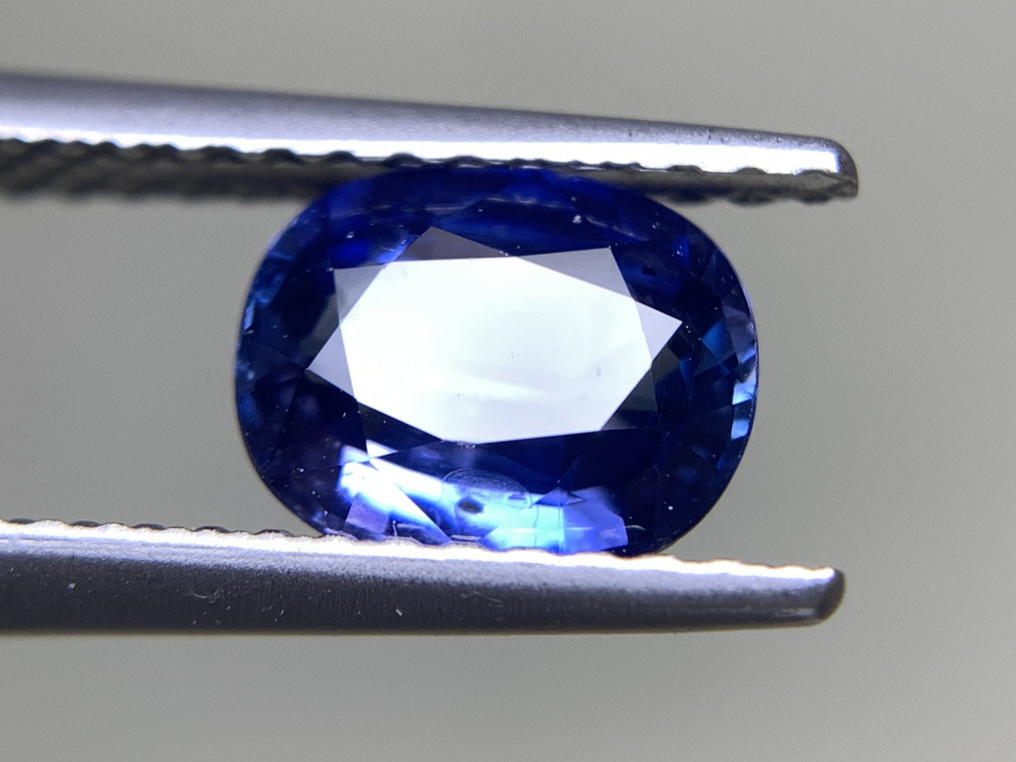 サファイア 1.190ct 宝石ソーティング付き  7.0㎜×5.8㎜×2.9㎜  ルース（ 裸石 ） 3004Y