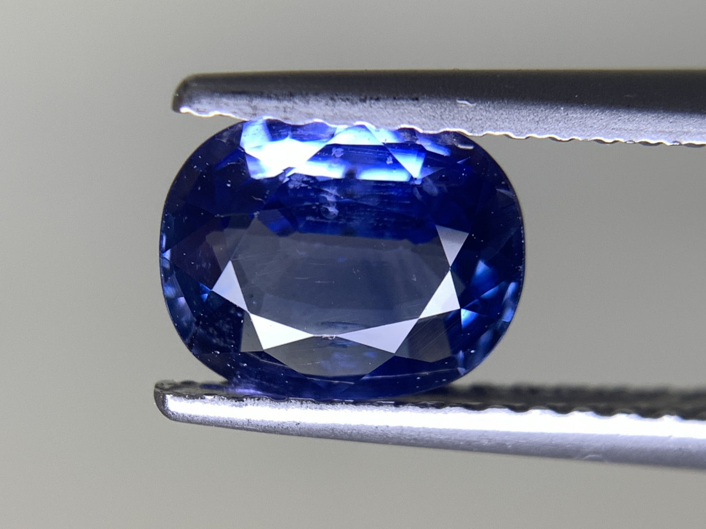 サファイア 1.190ct 宝石ソーティング付き  7.0㎜×5.8㎜×2.9㎜  ルース（ 裸石 ） 3004Y