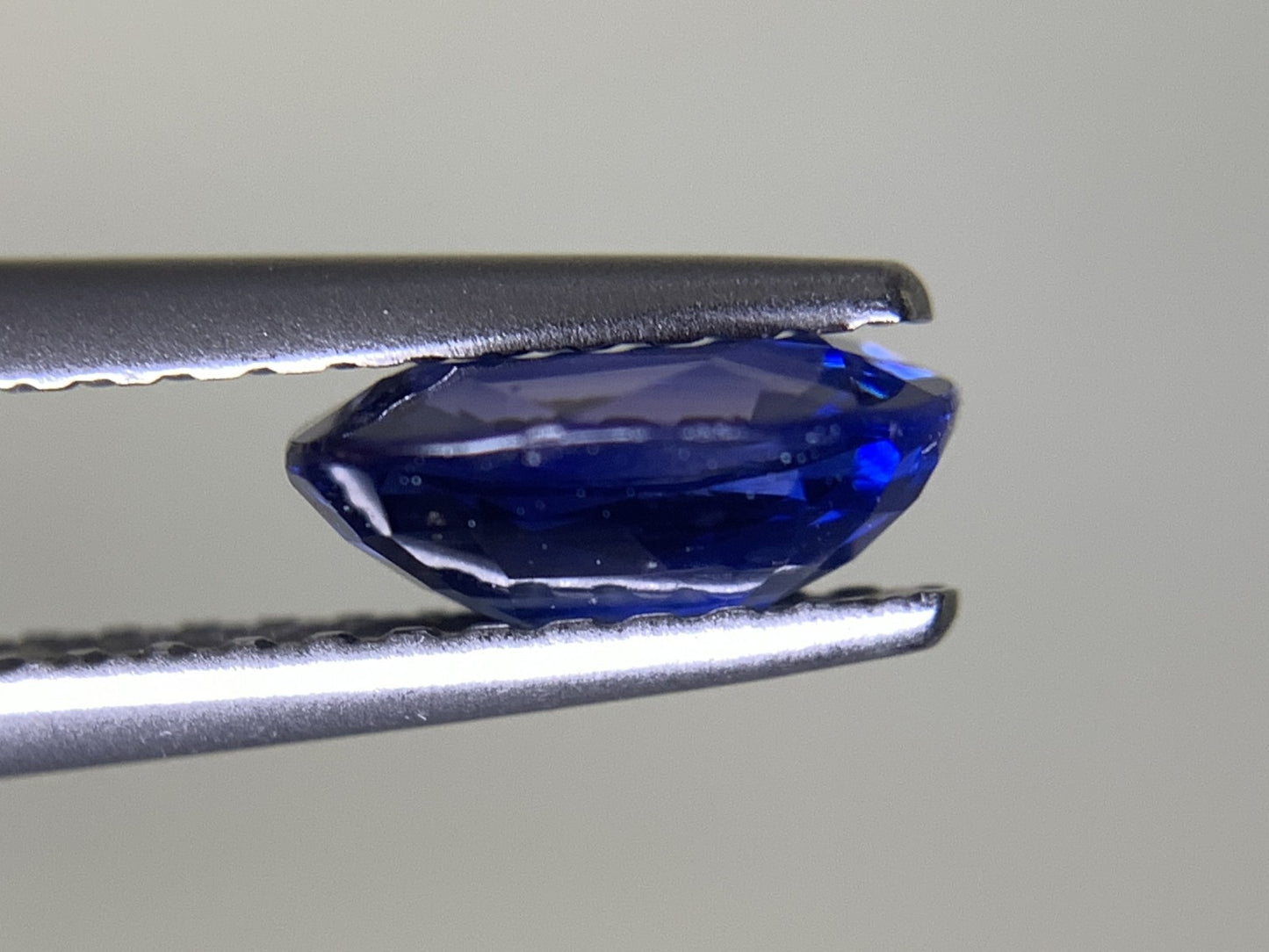 サファイア 1.190ct 宝石ソーティング付き  7.0㎜×5.8㎜×2.9㎜  ルース（ 裸石 ） 3004Y