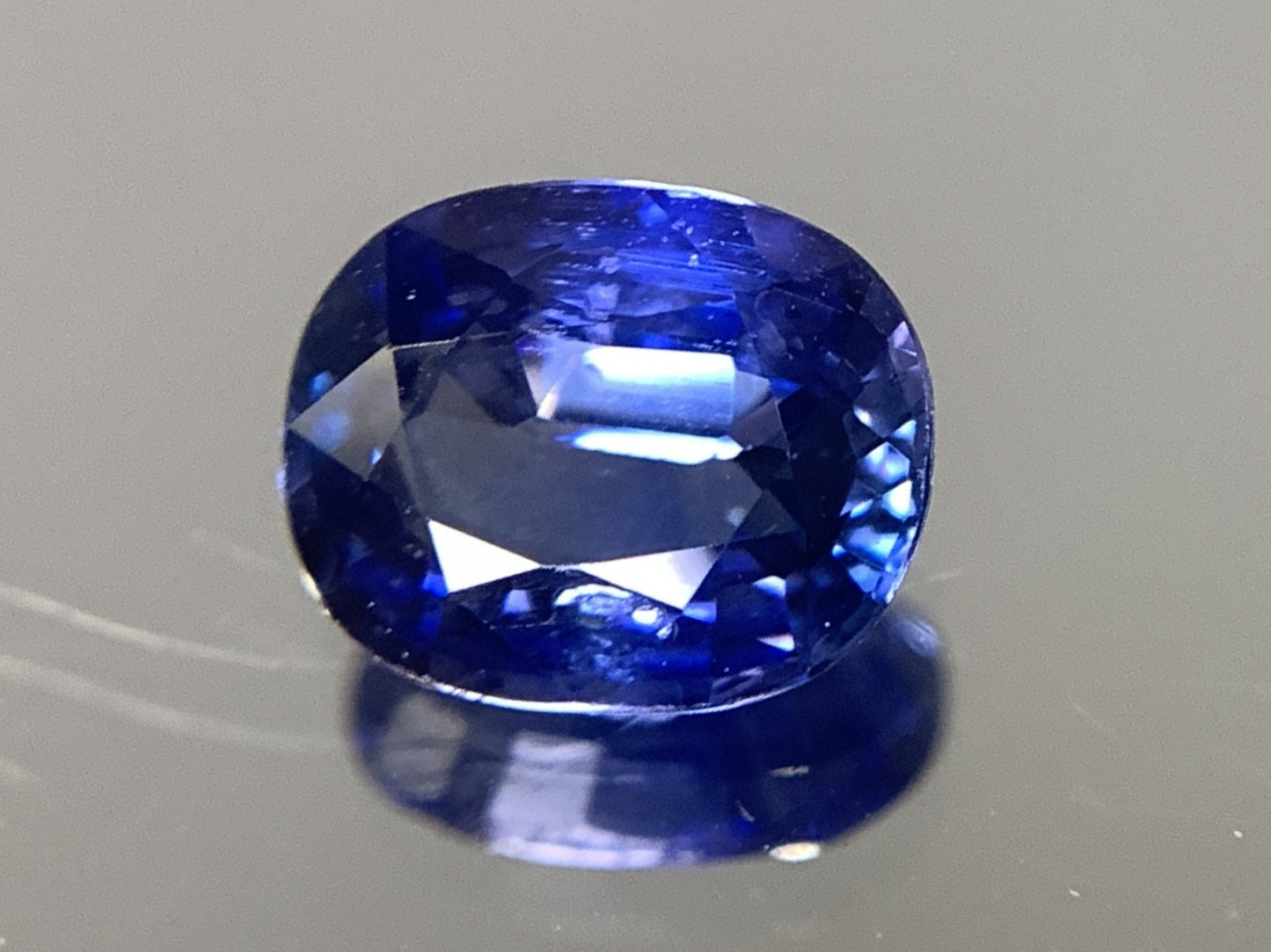 サファイア 1.190ct 宝石ソーティング付き  7.0㎜×5.8㎜×2.9㎜  ルース（ 裸石 ） 3004Y