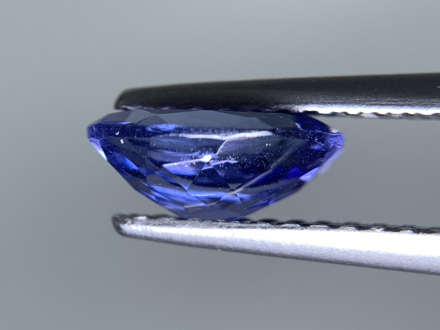タンザナイト 天然 1.106ct 宝石ソーティング付き 7.9㎜×5.8㎜×3.4㎜ ルース（ 裸石 ） 7013Y