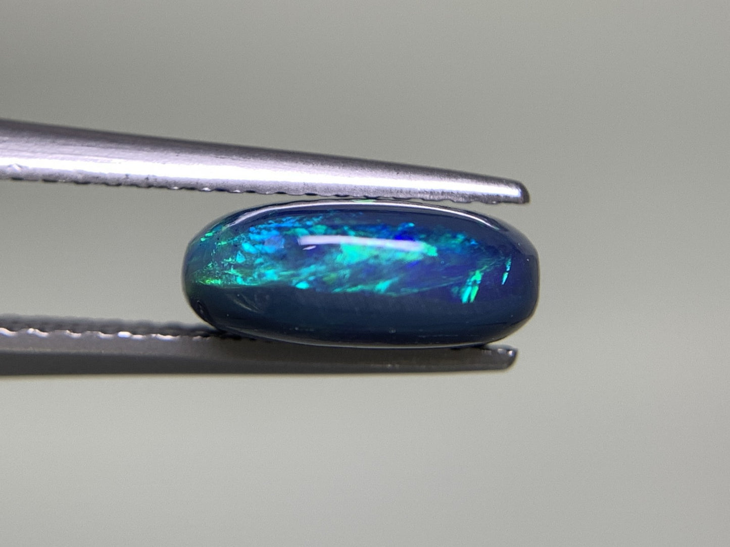 ブラックオパール 2.185ct 宝石ソーティング付き  10.1㎜×7.7㎜×4.0㎜  ルース（ 裸石 ） 2588Y