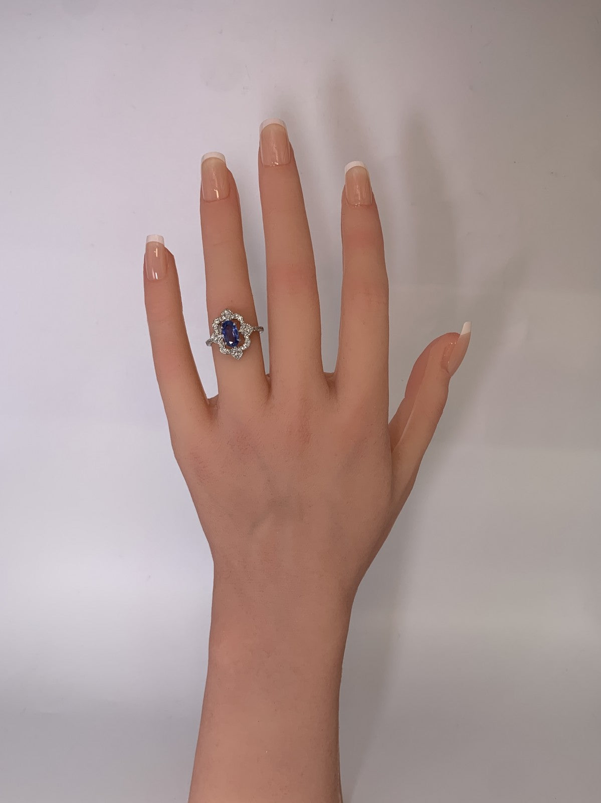 サファイア 1.29ct ビルマ産 非加熱 コンフラワーブルー AIGS鑑別書 D0.33ct PT900 5.0g 指輪 （JP13号） サイズ直し無料 8708S