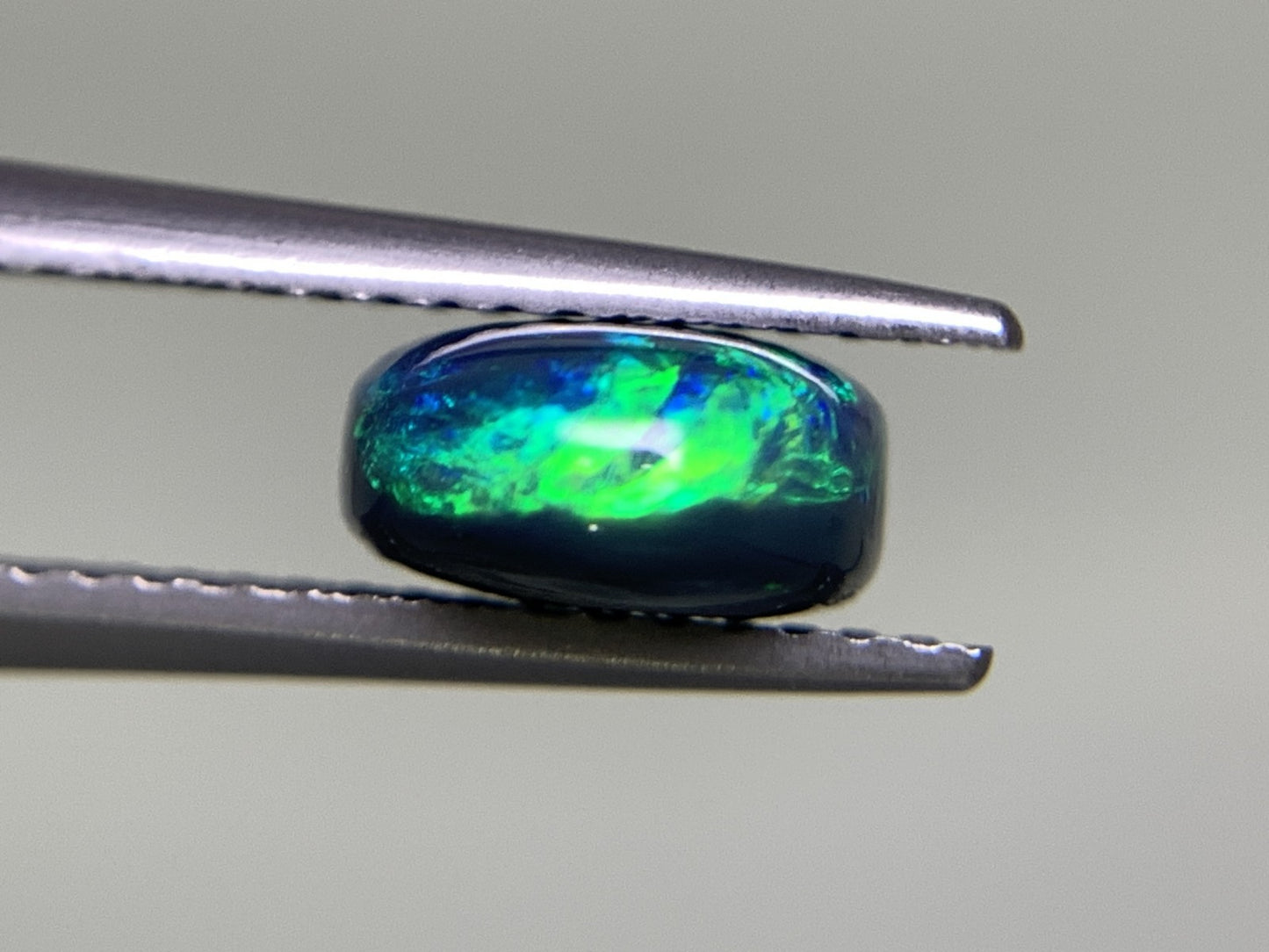 ブラックオパール 2.185ct 宝石ソーティング付き  10.1㎜×7.7㎜×4.0㎜  ルース（ 裸石 ） 2588Y