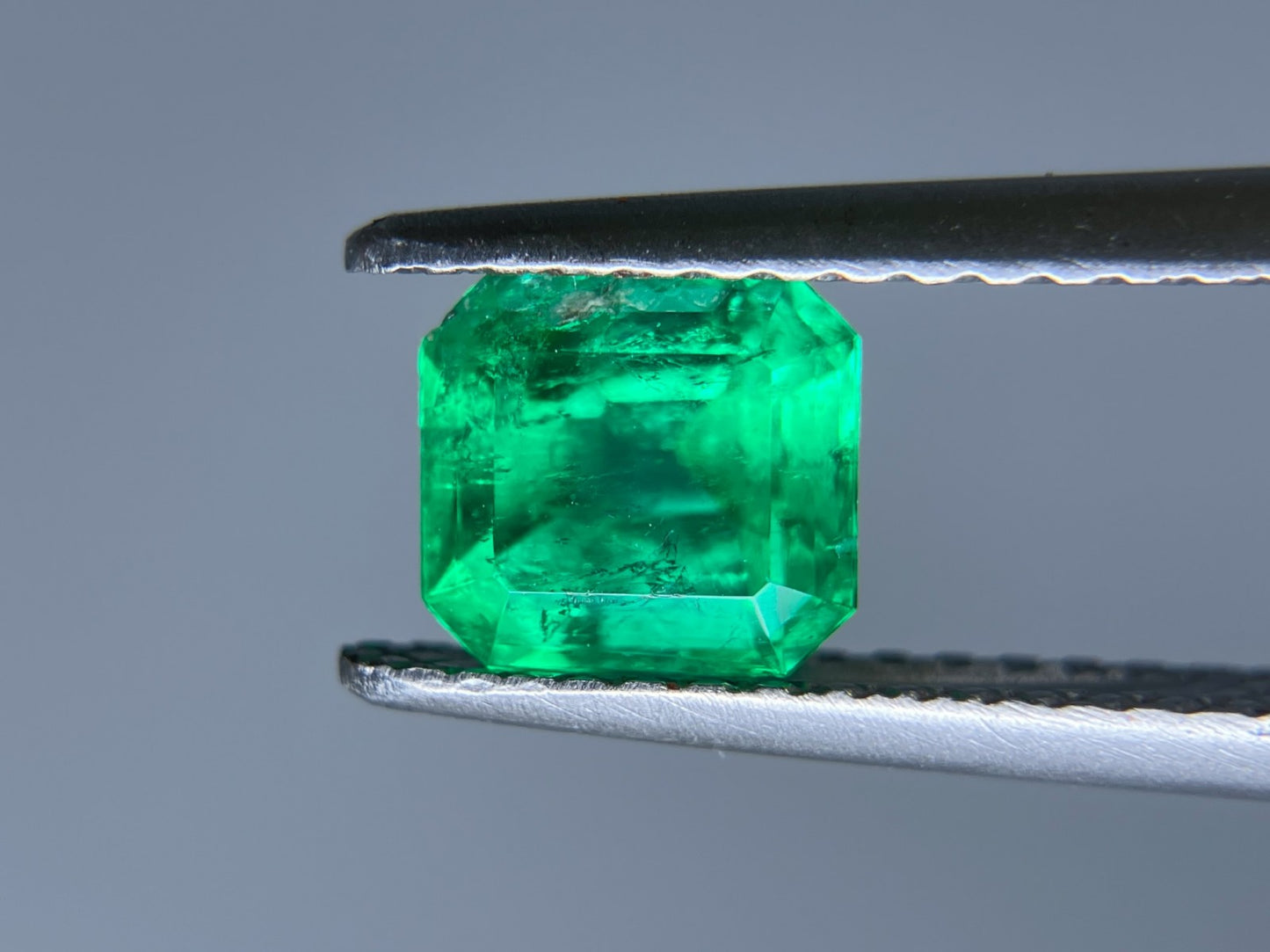 エメラルド 0.924ct 宝石ソーティング付き 5.8㎜×5.4㎜×4.3㎜ ルース（ 裸石 ） 1439S