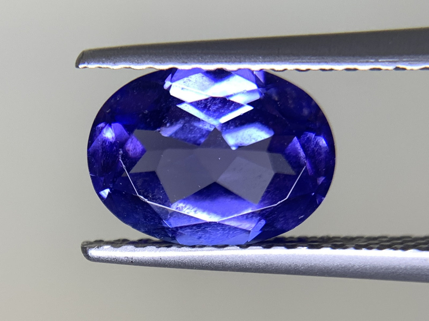 タンザナイト 1.867ct 宝石ソーティング付き  9.2㎜×6.8㎜×3.9㎜  ルース（ 裸石 ） 3076Y