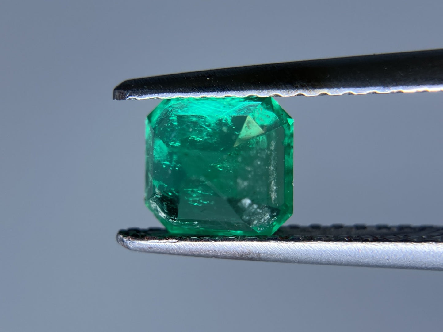 エメラルド 0.924ct 宝石ソーティング付き 5.8㎜×5.4㎜×4.3㎜ ルース（ 裸石 ） 1439S