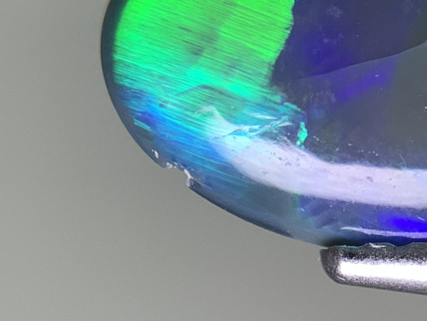 ブラックオパール 1.778ct 宝石ソーティング付き  12.0㎜×7.4㎜×3.5㎜  ルース（ 裸石 ） 2601Y