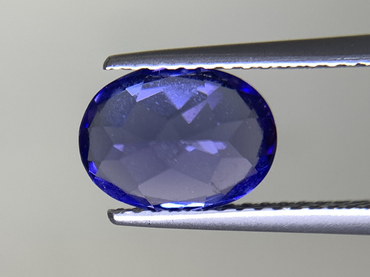 タンザナイト 1.867ct 宝石ソーティング付き  9.2㎜×6.8㎜×3.9㎜  ルース（ 裸石 ） 3076Y