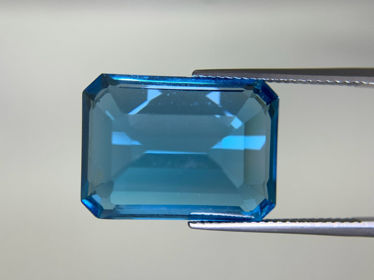 ブルートパーズ 28.836ct  宝石ソーティング付き  19.9㎜×14.8㎜×10.0㎜  天然 ルース（ 裸石 ） 4421Y
