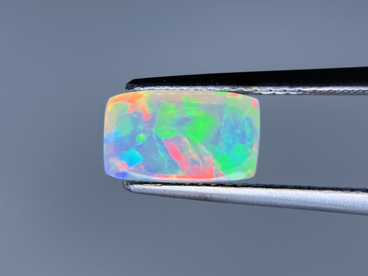 オパール 2.210ct 宝石ソーティング付き 9.7㎜×5.7㎜×5.8㎜ ルース（ 裸石 ） 3340S
