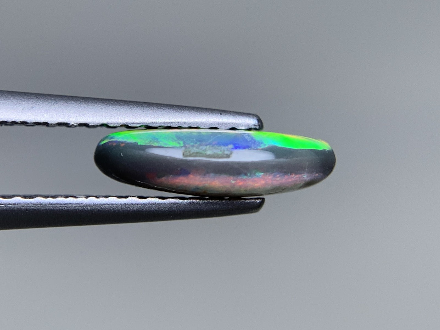 ブラックオパール（両面遊色） 天然  1.069ct  中央宝石ソーティング付き  10.3㎜×5.5㎜×2.9㎜  ルース（ 裸石 ） 6064Y