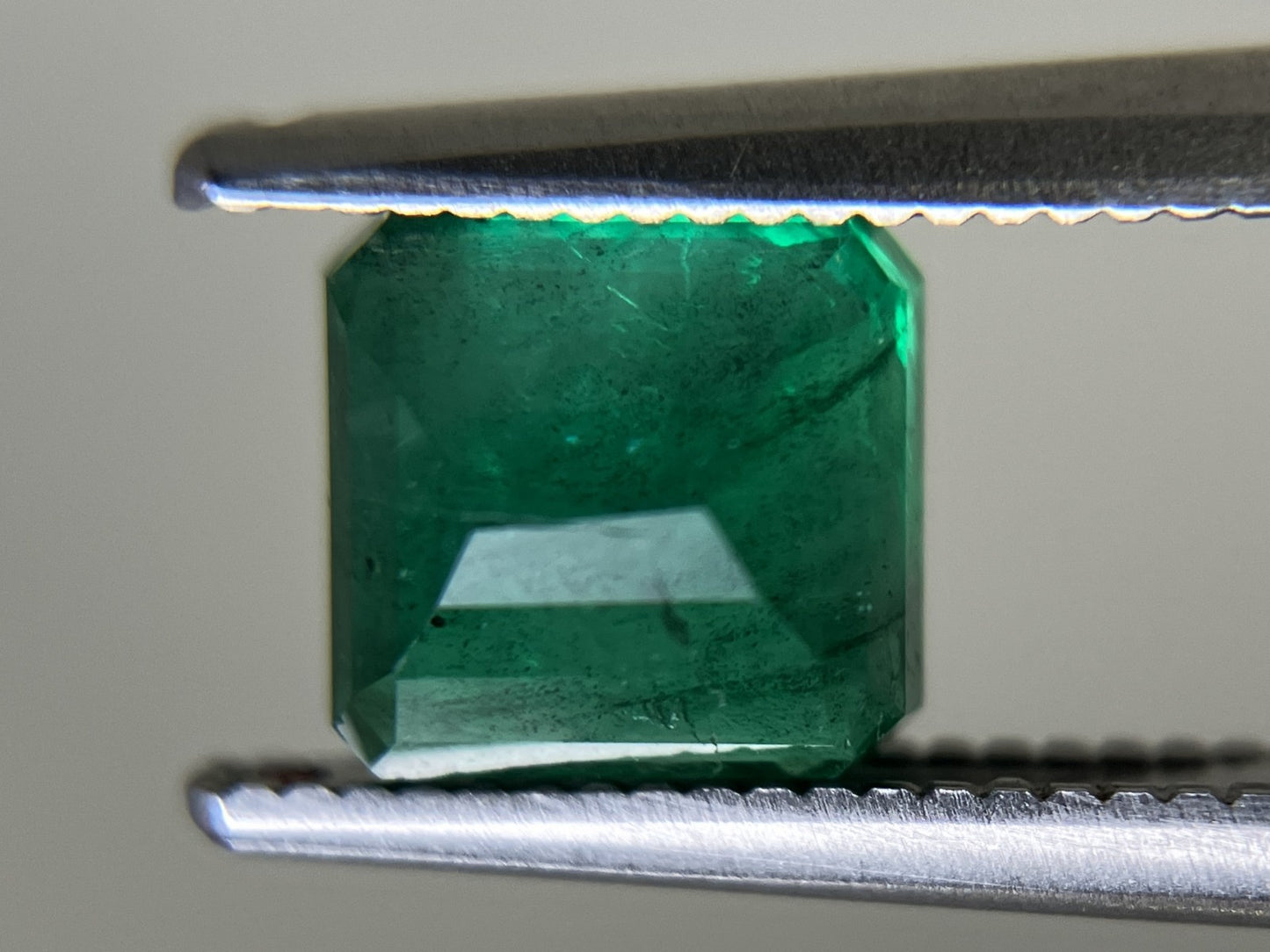 エメラルド 1.461ct  中央宝石ソーティング付き  6.30㎜×6.20㎜×4.46㎜  天然 ルース（ 裸石 ） 4743YY